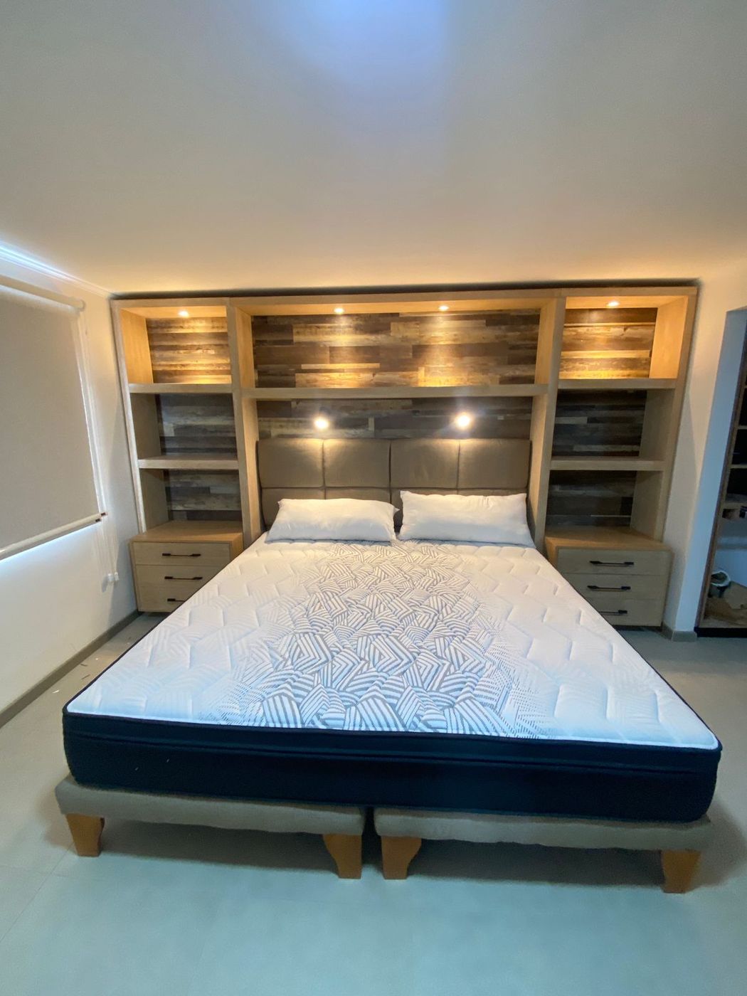 Dormitorio con mobiliario a medida